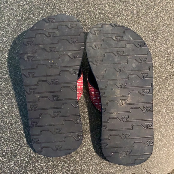 Size 13 kids Vineyard Vines flip flops - Picture 3 of 4